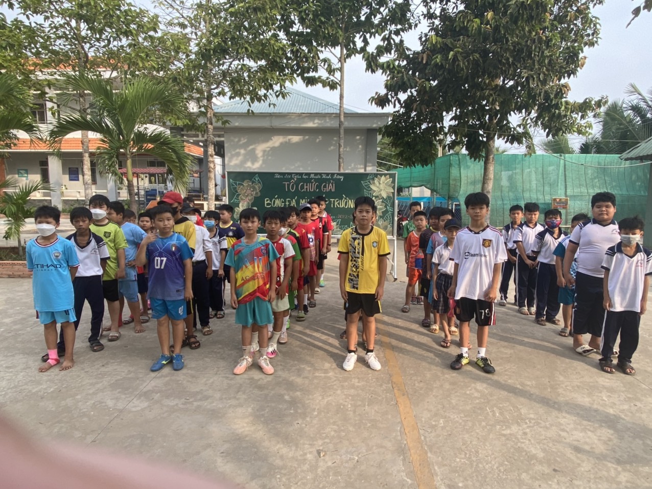 Liên đội Tiểu học Phước Vĩnh Đông tổ chức giải bóng đá mini nam cấp trường.