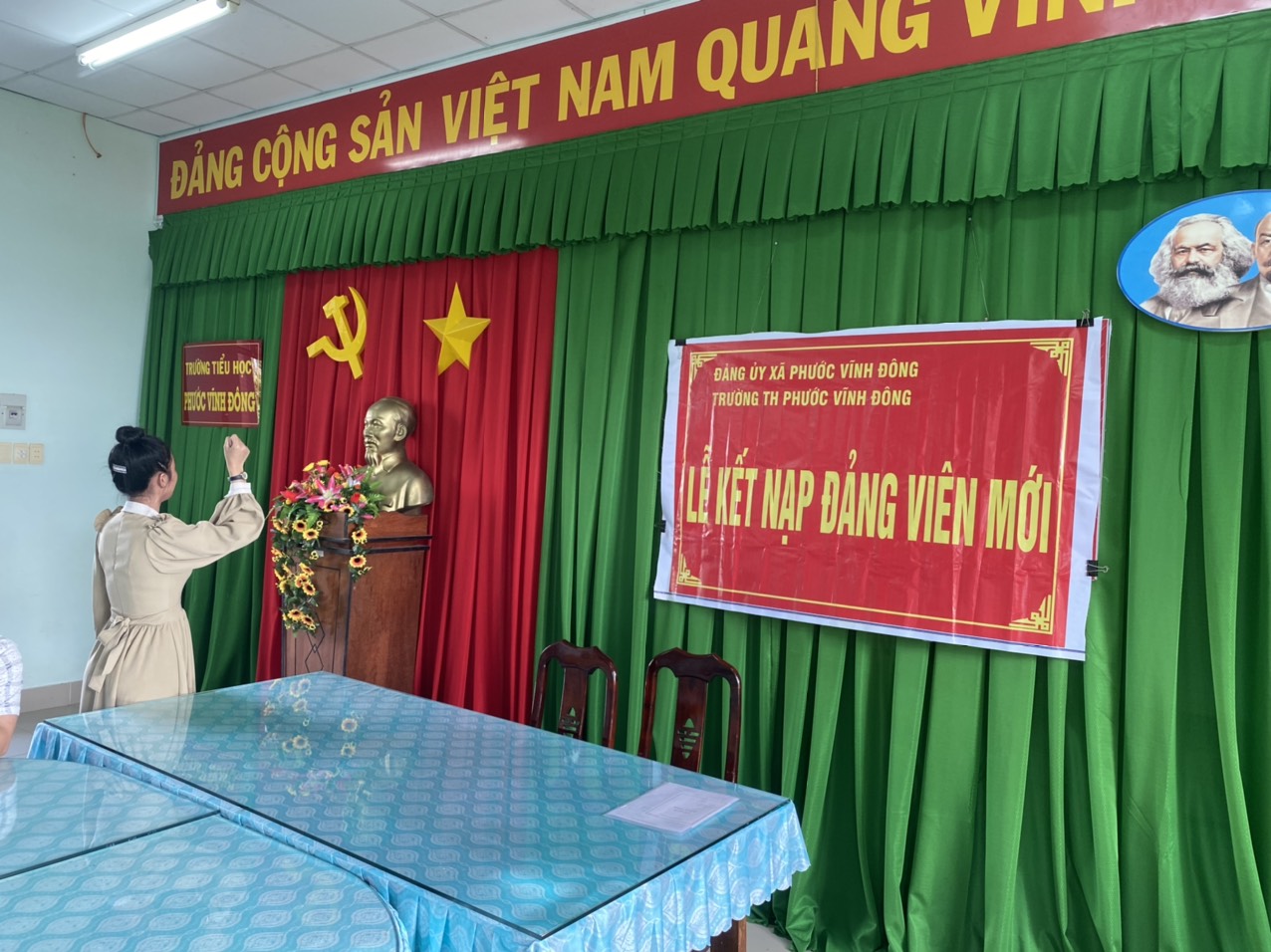 Trường Tiểu học Phước Vĩnh Đông  tổ chức Lễ kết nạp đảng viên mới