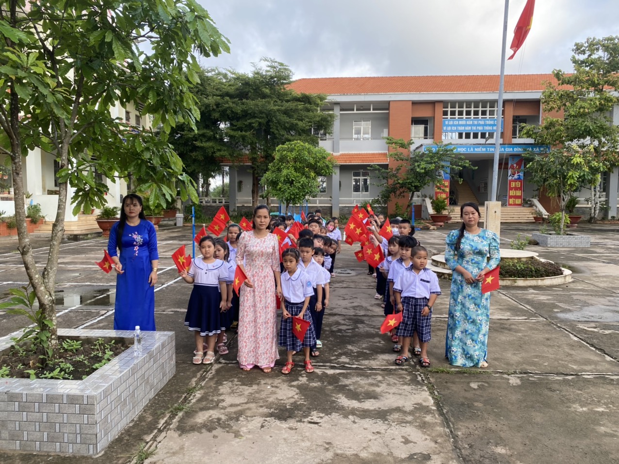 Trường Tiểu học Phước Vĩnh Đông khai giảng năm học mới