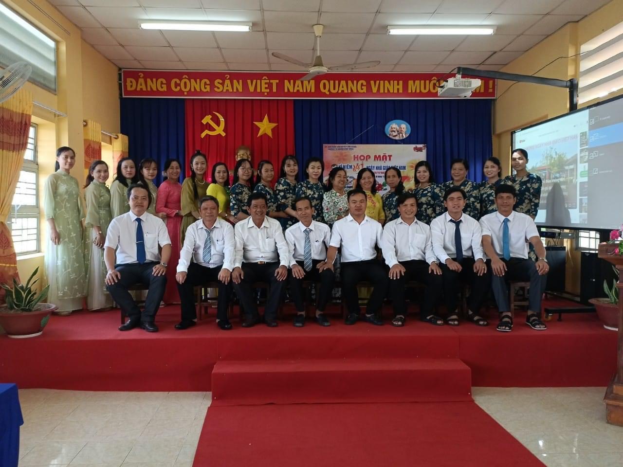 Họp mặt 41 năm ngày Nhà giáo Việt Nam